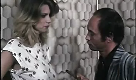 إنها زوجة افلام جنس مترجمة الى العربية جيدة حقا